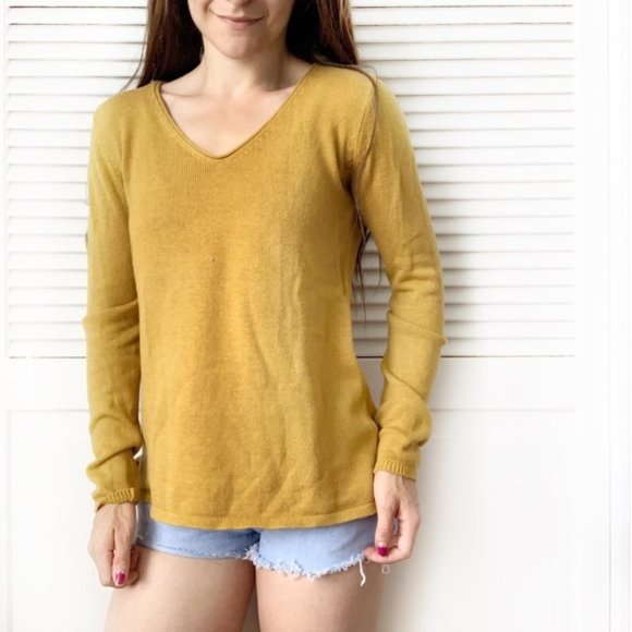 Old Navy Knit V-Neck Mustard Long Sleeve Sweater - Picture 1 of 7